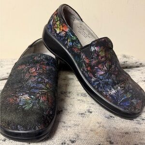 Alegria Keli professional Floral Slip-On shoes clogs sz 37 7 / 7.5 leather